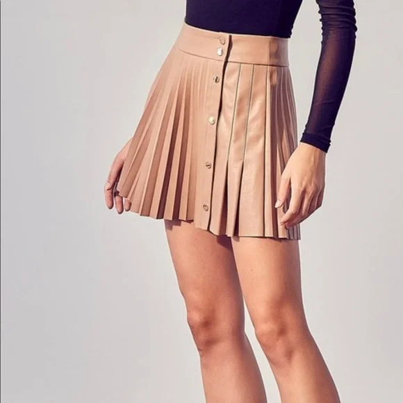 #08 Pleated Faux Leather Mini Skirt - Picture 4 of 5